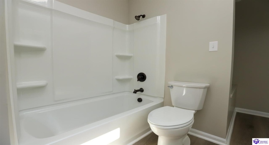 Deer Haven Drive, Elizabethtown, Kentucky 42701, ,3 BathroomsBathrooms,For Sale,Deer Haven Drive,HK24003789