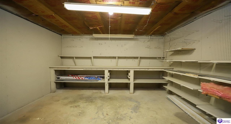 Deer Haven Drive, Elizabethtown, Kentucky 42701, ,3 BathroomsBathrooms,For Sale,Deer Haven Drive,HK24003789