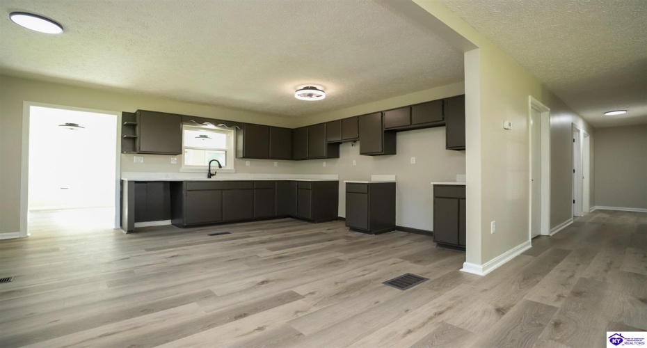 Deer Haven Drive, Elizabethtown, Kentucky 42701, ,3 BathroomsBathrooms,For Sale,Deer Haven Drive,HK24003789