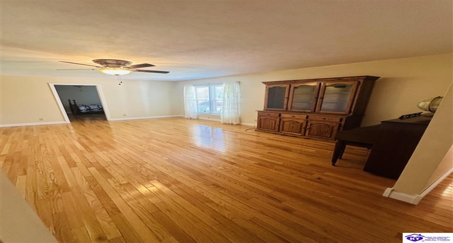 Robinson Avenue, Campbellsville, Kentucky 42718, ,3 BathroomsBathrooms,For Sale,Robinson Avenue,HK24003794