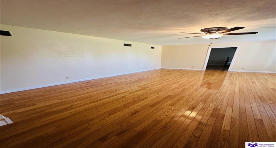 Robinson Avenue, Campbellsville, Kentucky 42718, ,3 BathroomsBathrooms,For Sale,Robinson Avenue,HK24003794