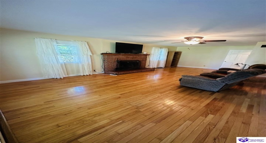 Robinson Avenue, Campbellsville, Kentucky 42718, ,3 BathroomsBathrooms,For Sale,Robinson Avenue,HK24003794