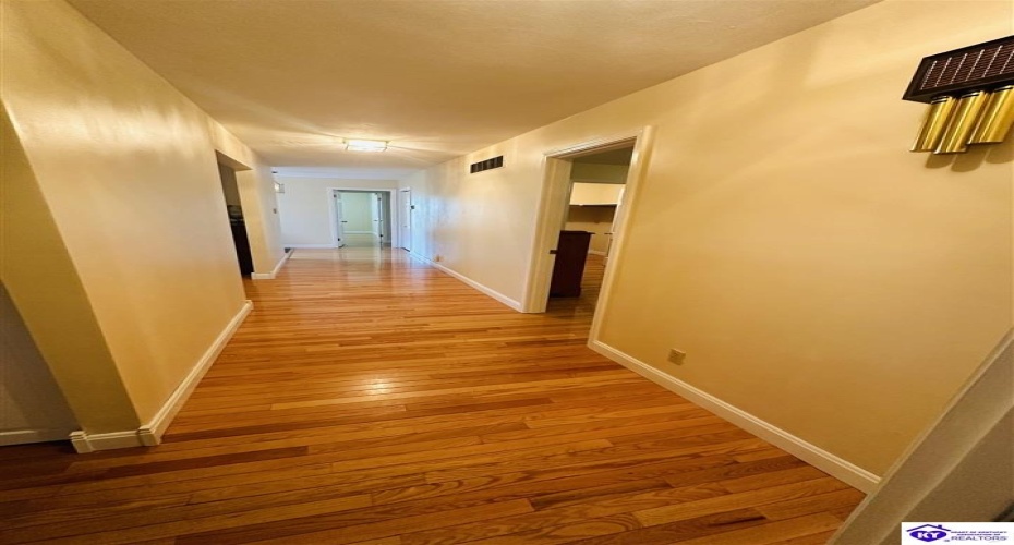 Robinson Avenue, Campbellsville, Kentucky 42718, ,3 BathroomsBathrooms,For Sale,Robinson Avenue,HK24003794