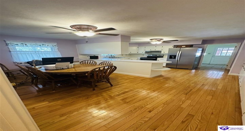 Robinson Avenue, Campbellsville, Kentucky 42718, ,3 BathroomsBathrooms,For Sale,Robinson Avenue,HK24003794