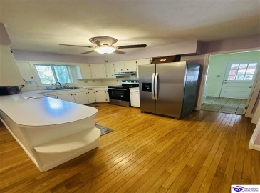 Robinson Avenue, Campbellsville, Kentucky 42718, ,3 BathroomsBathrooms,For Sale,Robinson Avenue,HK24003794 Robinson Avenue, Campbellsville, Kentucky 42718, ,3 BathroomsBathrooms,For Sale,Robinson Avenue,HK24003794