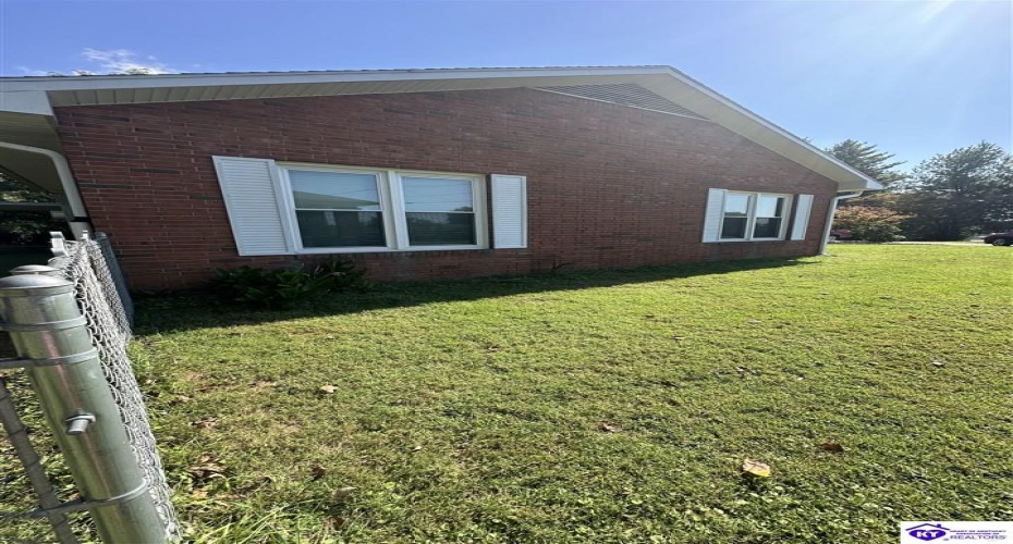 Robinson Avenue, Campbellsville, Kentucky 42718, ,3 BathroomsBathrooms,For Sale,Robinson Avenue,HK24003794