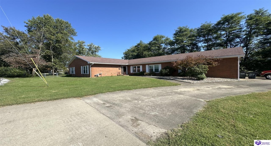 Robinson Avenue, Campbellsville, Kentucky 42718, ,3 BathroomsBathrooms,For Sale,Robinson Avenue,HK24003794