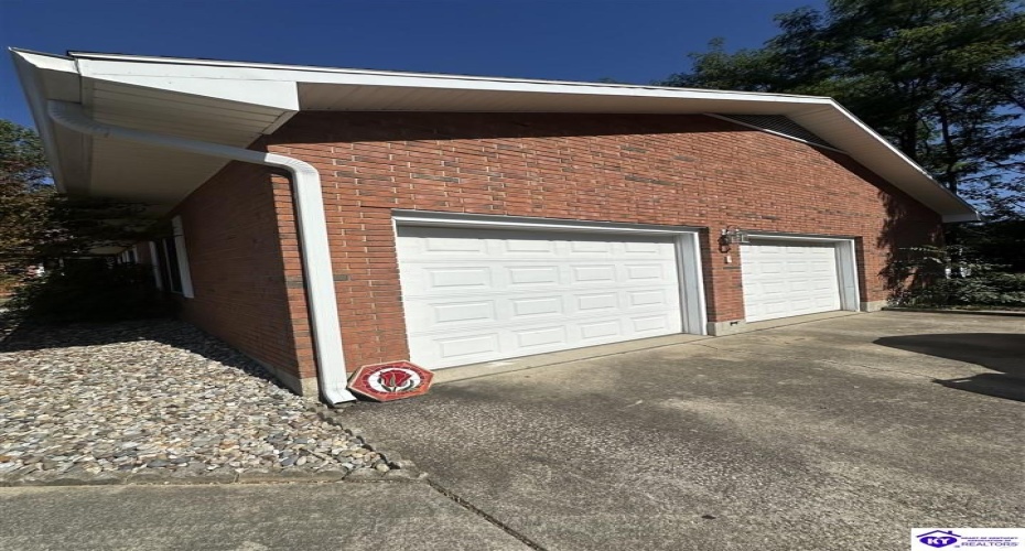 Robinson Avenue, Campbellsville, Kentucky 42718, ,3 BathroomsBathrooms,For Sale,Robinson Avenue,HK24003794