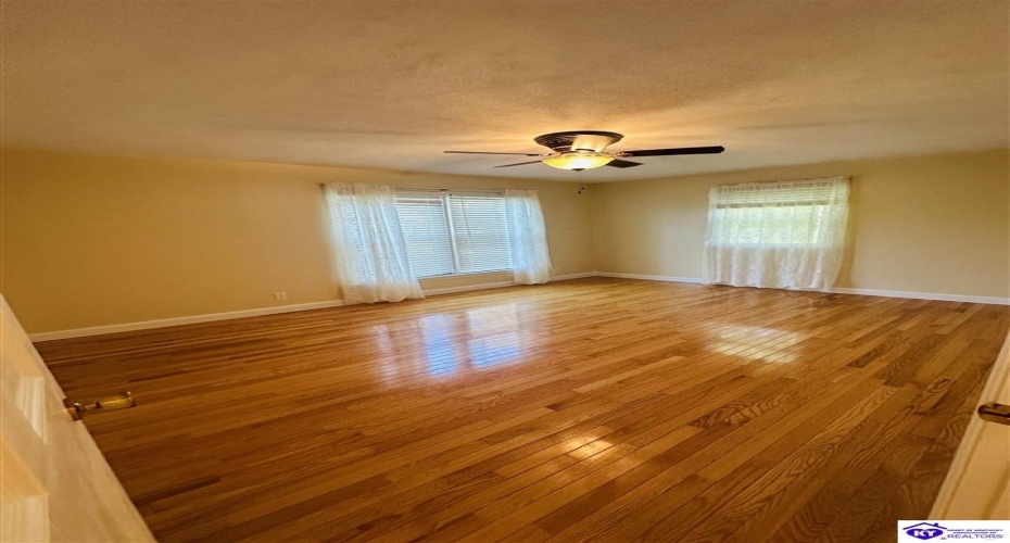 Robinson Avenue, Campbellsville, Kentucky 42718, ,3 BathroomsBathrooms,For Sale,Robinson Avenue,HK24003794