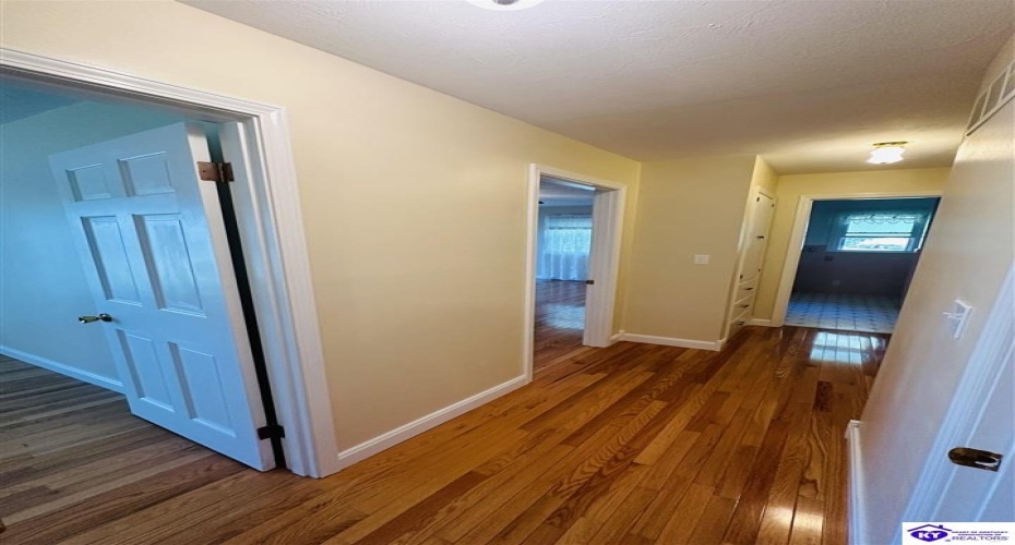 Robinson Avenue, Campbellsville, Kentucky 42718, ,3 BathroomsBathrooms,For Sale,Robinson Avenue,HK24003794