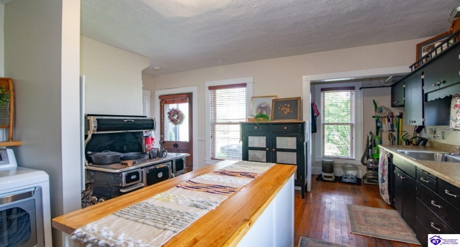 St John Road, Elizabethtown, Kentucky 42701, ,4 BathroomsBathrooms,For Sale,St John Road,HK24003601