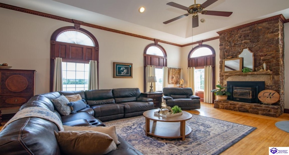 St John Road, Elizabethtown, Kentucky 42701, ,4 BathroomsBathrooms,For Sale,St John Road,HK24003601