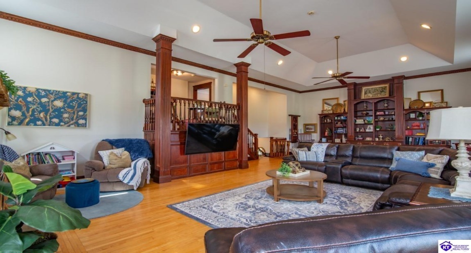 St John Road, Elizabethtown, Kentucky 42701, ,4 BathroomsBathrooms,For Sale,St John Road,HK24003601