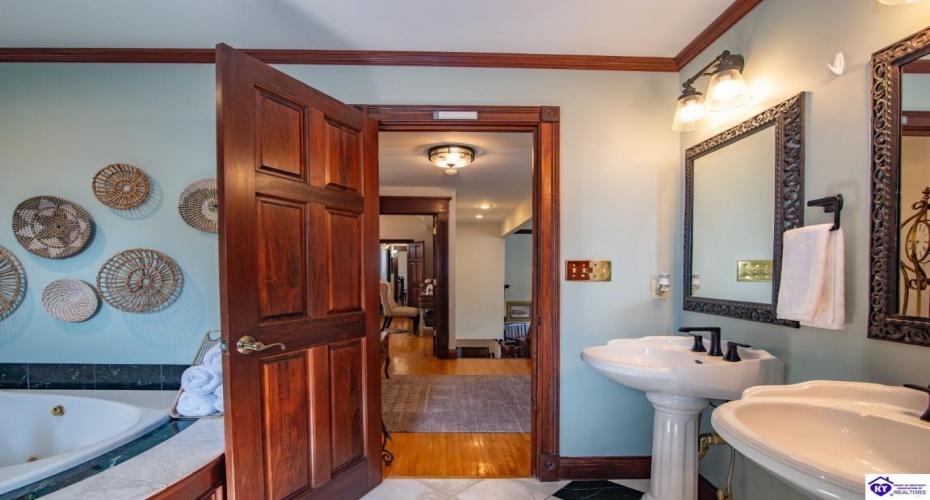 St John Road, Elizabethtown, Kentucky 42701, ,4 BathroomsBathrooms,For Sale,St John Road,HK24003601