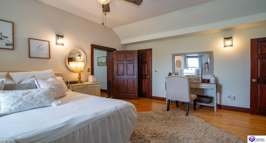 St John Road, Elizabethtown, Kentucky 42701, ,4 BathroomsBathrooms,For Sale,St John Road,HK24003601