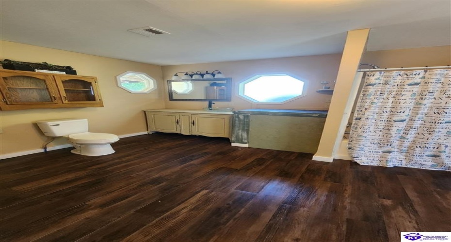 Owens Street, Cave City, Kentucky 42127, ,2 BathroomsBathrooms,For Sale,Owens Street,HK24003455 Owens Street, Cave City, Kentucky 42127, ,2 BathroomsBathrooms,For Sale,Owens Street,HK24003455