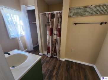 Owens Street, Cave City, Kentucky 42127, ,2 BathroomsBathrooms,For Sale,Owens Street,HK24003455