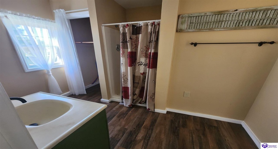 Owens Street, Cave City, Kentucky 42127, ,2 BathroomsBathrooms,For Sale,Owens Street,HK24003455 Owens Street, Cave City, Kentucky 42127, ,2 BathroomsBathrooms,For Sale,Owens Street,HK24003455