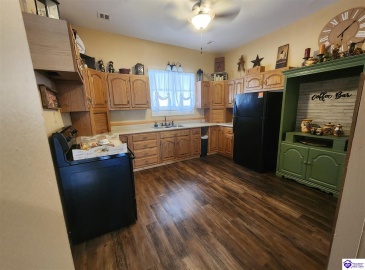 Owens Street, Cave City, Kentucky 42127, ,2 BathroomsBathrooms,For Sale,Owens Street,HK24003455