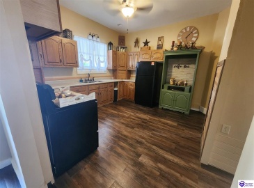 Owens Street, Cave City, Kentucky 42127, ,2 BathroomsBathrooms,For Sale,Owens Street,HK24003455