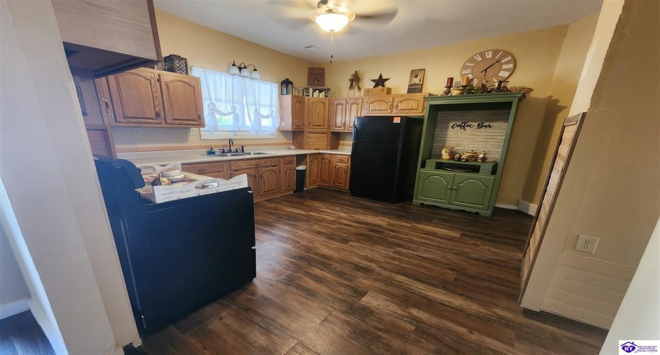 Owens Street, Cave City, Kentucky 42127, ,2 BathroomsBathrooms,For Sale,Owens Street,HK24003455 Owens Street, Cave City, Kentucky 42127, ,2 BathroomsBathrooms,For Sale,Owens Street,HK24003455