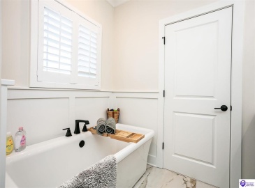 Clore Lane, Crestwood, Kentucky 40014, ,5 BathroomsBathrooms,For Sale,Clore Lane,HK24003808