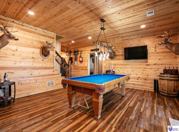 Clore Lane, Crestwood, Kentucky 40014, ,5 BathroomsBathrooms,For Sale,Clore Lane,HK24003808