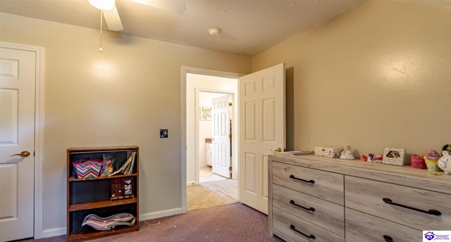 Hill Street, Vine Grove, Kentucky 40175, ,2 BathroomsBathrooms,For Sale,Hill Street,HK24003812 Hill Street, Vine Grove, Kentucky 40175, ,2 BathroomsBathrooms,For Sale,Hill Street,HK24003812