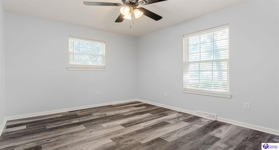 Bertha Way, Vine Grove, Kentucky 40175, ,3 BathroomsBathrooms,For Sale,Bertha Way,HK24003218