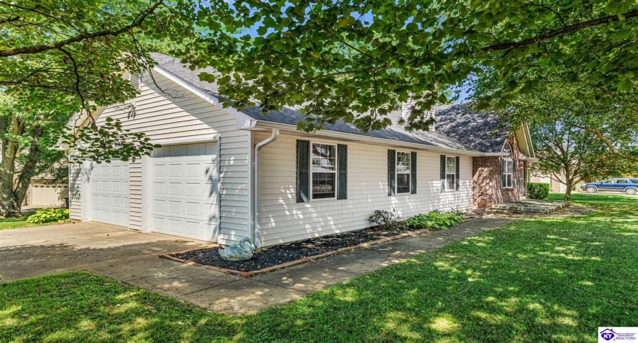 Bertha Way, Vine Grove, Kentucky 40175, ,3 BathroomsBathrooms,For Sale,Bertha Way,HK24003218