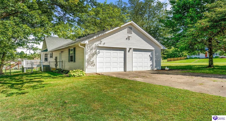 Bertha Way, Vine Grove, Kentucky 40175, ,3 BathroomsBathrooms,For Sale,Bertha Way,HK24003218