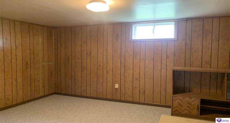 Audubon Court, Radcliff, Kentucky 40160, ,2 BathroomsBathrooms,For Sale,Audubon Court,HK24003825