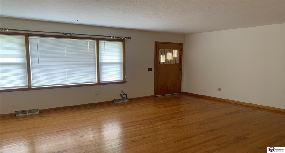 Audubon Court, Radcliff, Kentucky 40160, ,2 BathroomsBathrooms,For Sale,Audubon Court,HK24003825