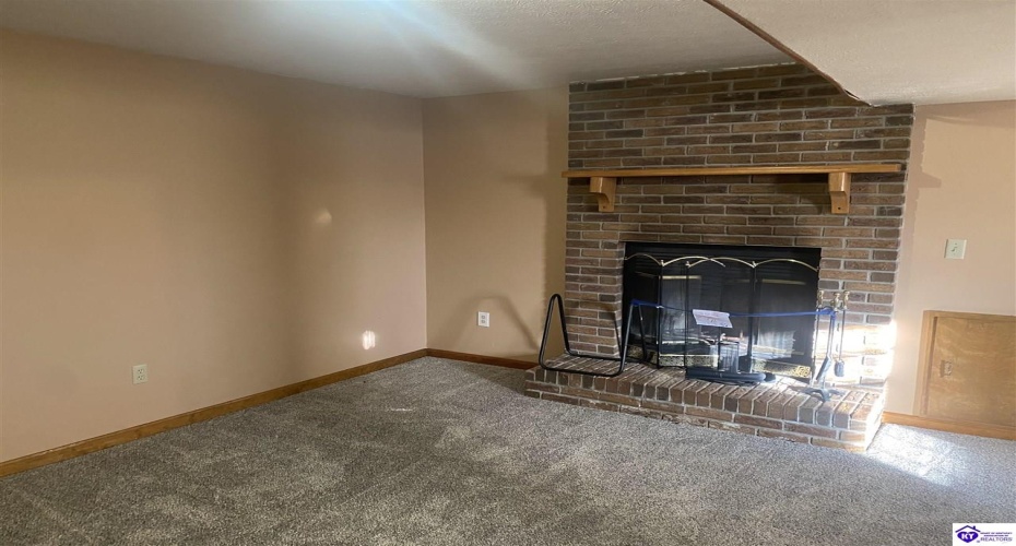 Arthur Court, Radcliff, Kentucky 40160, ,2 BathroomsBathrooms,For Sale,Arthur Court,HK24003828