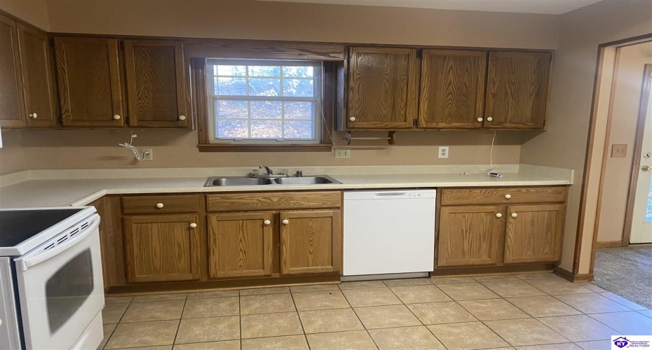 Arthur Court, Radcliff, Kentucky 40160, ,2 BathroomsBathrooms,For Sale,Arthur Court,HK24003828