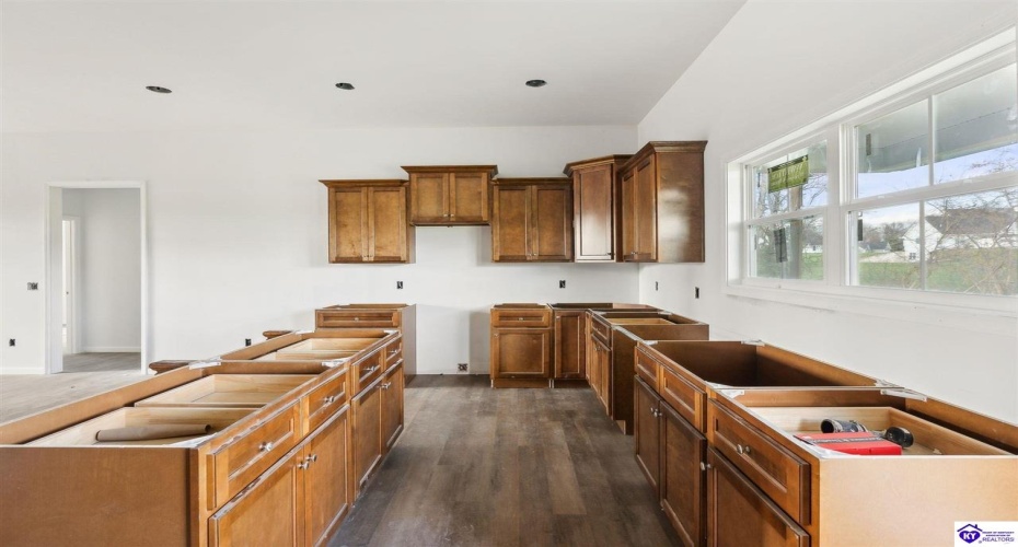 Chickhadee Circle, Campbellsville, Kentucky 42718, ,2 BathroomsBathrooms,For Sale,Chickhadee Circle,HK24003832