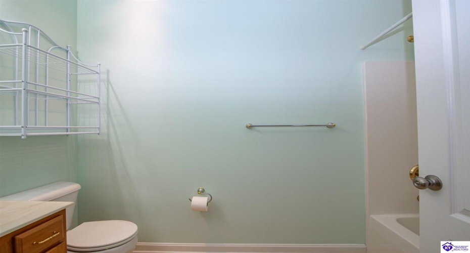 Chase Way, Elizabethtown, Kentucky 42701, ,2 BathroomsBathrooms,For Sale,Chase Way,HK24003836