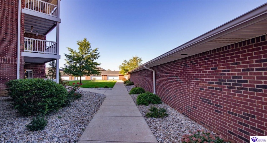 Chase Way, Elizabethtown, Kentucky 42701, ,2 BathroomsBathrooms,For Sale,Chase Way,HK24003836