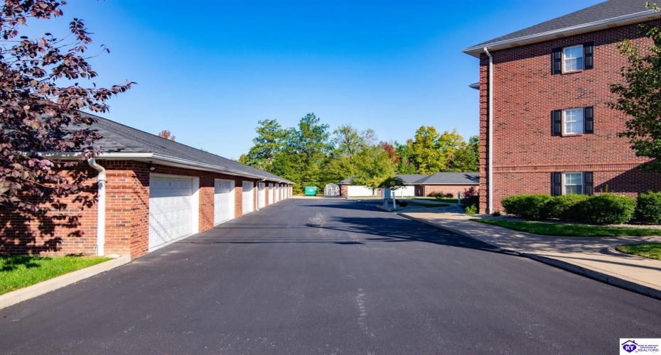 Chase Way, Elizabethtown, Kentucky 42701, ,2 BathroomsBathrooms,For Sale,Chase Way,HK24003836