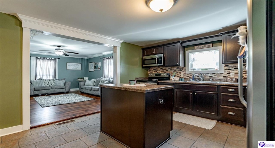 Miles Street, Elizabethtown, Kentucky 42701, ,2 BathroomsBathrooms,For Sale,Miles Street,HK24003837