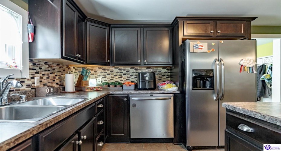 Miles Street, Elizabethtown, Kentucky 42701, ,2 BathroomsBathrooms,For Sale,Miles Street,HK24003837