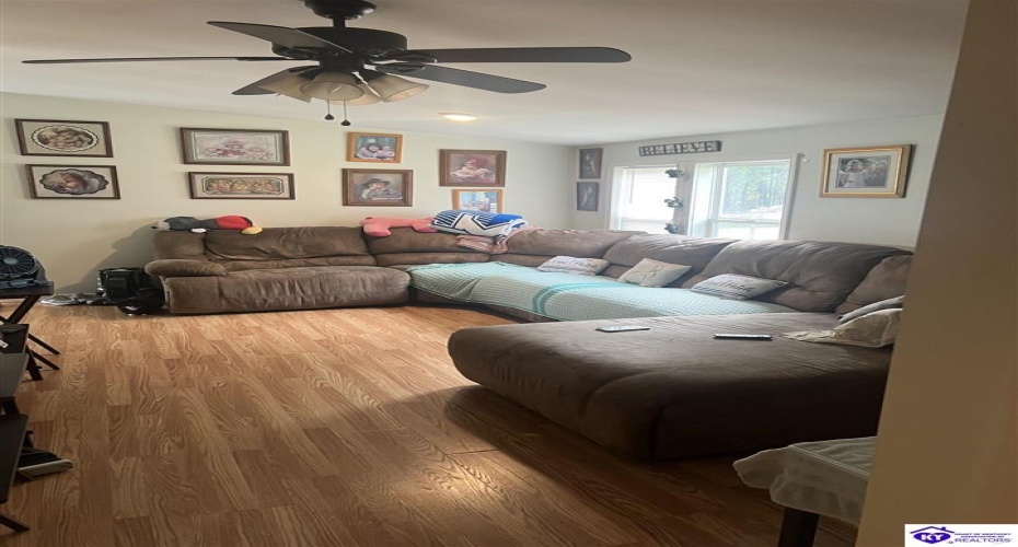 Flaherty Road, Vine Grove, Kentucky 40175, ,2 BathroomsBathrooms,For Sale,Flaherty Road,HK24003838