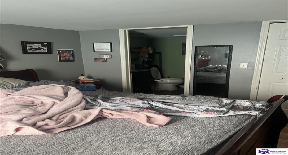 Flaherty Road, Vine Grove, Kentucky 40175, ,2 BathroomsBathrooms,For Sale,Flaherty Road,HK24003838