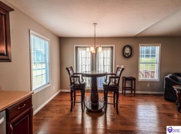 Dixie Highway, Horse Cave, Kentucky 42749, ,2 BathroomsBathrooms,For Sale,Dixie Highway,HK24003844 Dixie Highway, Horse Cave, Kentucky 42749, ,2 BathroomsBathrooms,For Sale,Dixie Highway,HK24003844