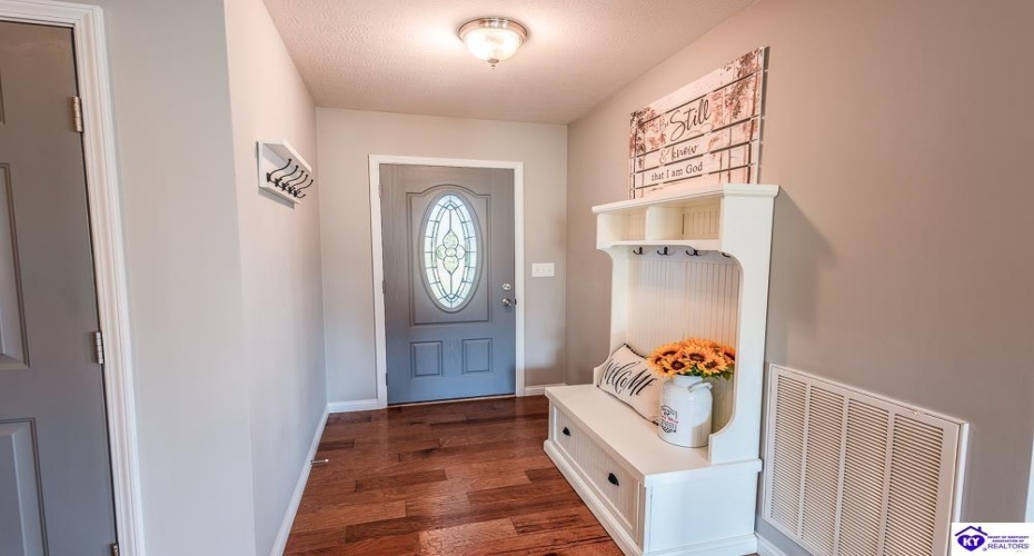 Dixie Highway, Horse Cave, Kentucky 42749, ,2 BathroomsBathrooms,For Sale,Dixie Highway,HK24003844