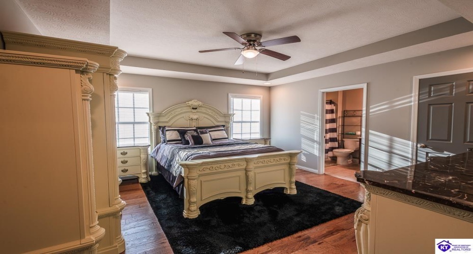 Dixie Highway, Horse Cave, Kentucky 42749, ,2 BathroomsBathrooms,For Sale,Dixie Highway,HK24003844