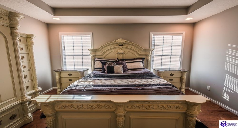 Dixie Highway, Horse Cave, Kentucky 42749, ,2 BathroomsBathrooms,For Sale,Dixie Highway,HK24003844