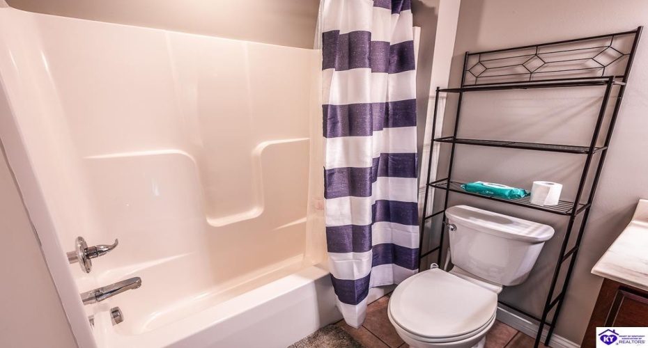 Dixie Highway, Horse Cave, Kentucky 42749, ,2 BathroomsBathrooms,For Sale,Dixie Highway,HK24003844