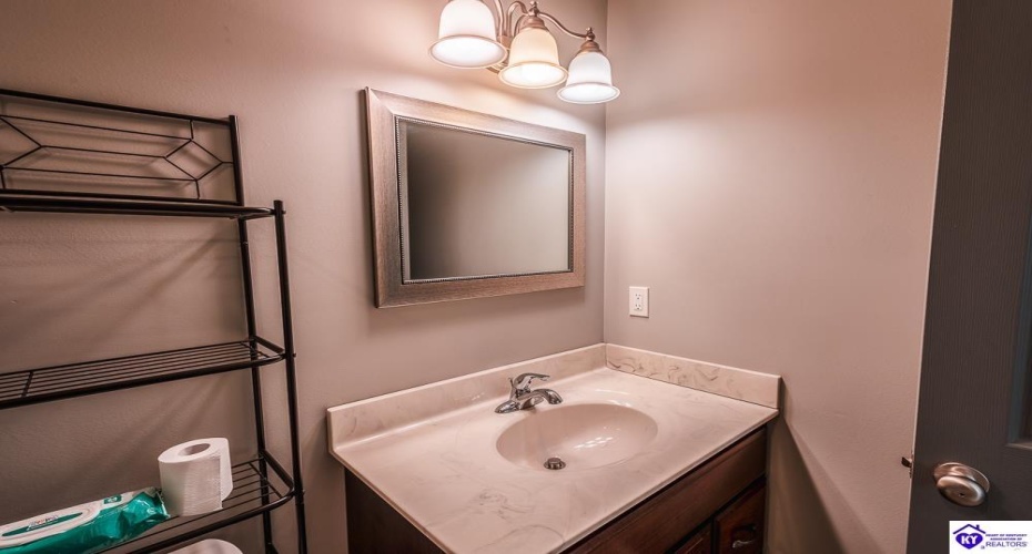 Dixie Highway, Horse Cave, Kentucky 42749, ,2 BathroomsBathrooms,For Sale,Dixie Highway,HK24003844