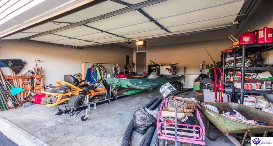 Dixie Highway, Horse Cave, Kentucky 42749, ,2 BathroomsBathrooms,For Sale,Dixie Highway,HK24003844